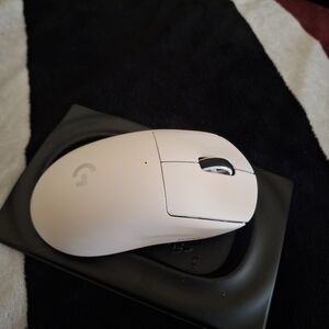 Logitech White Wireless Gaming Mouse